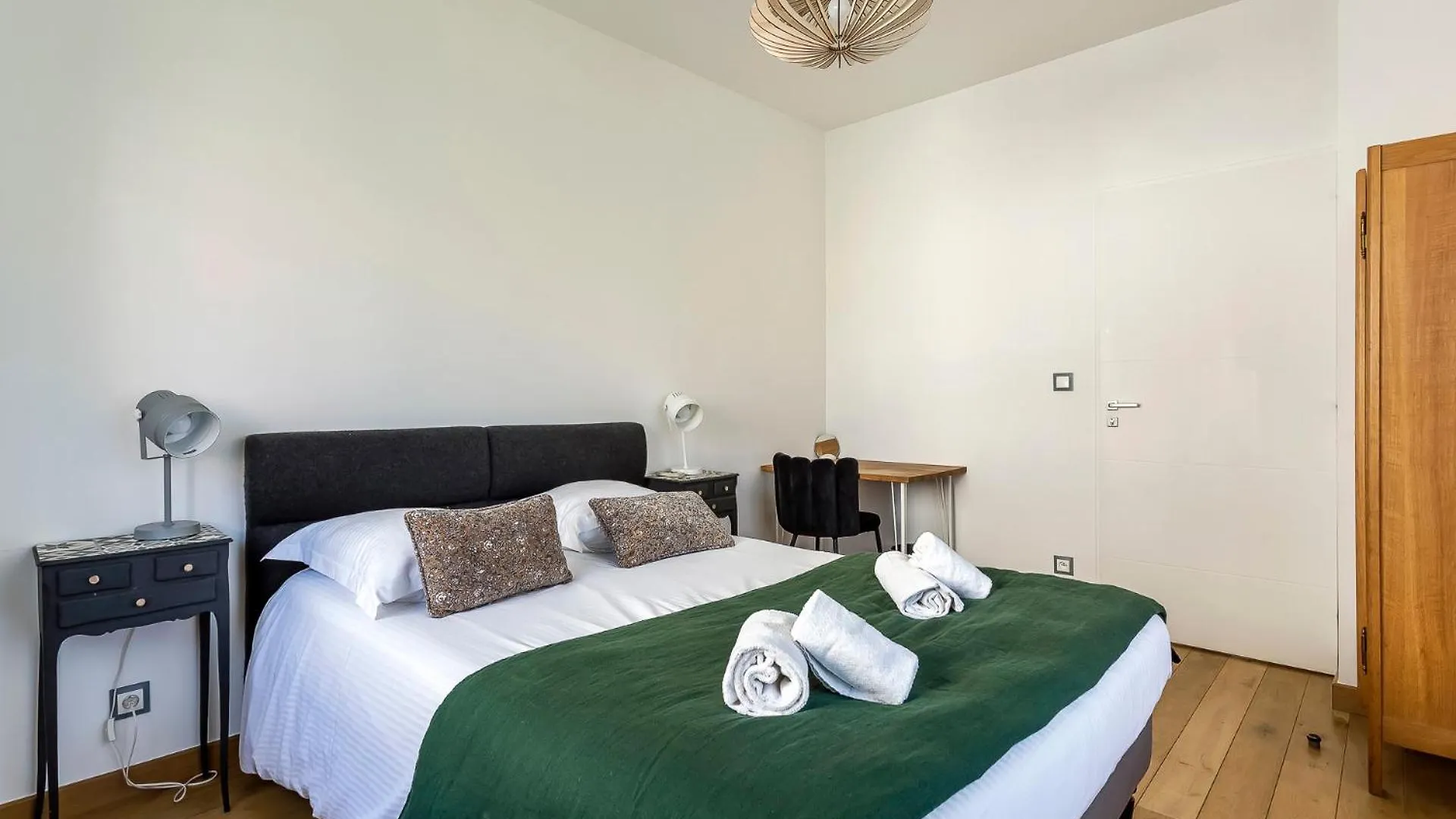 Maison Stella Villeurbanne 0*,