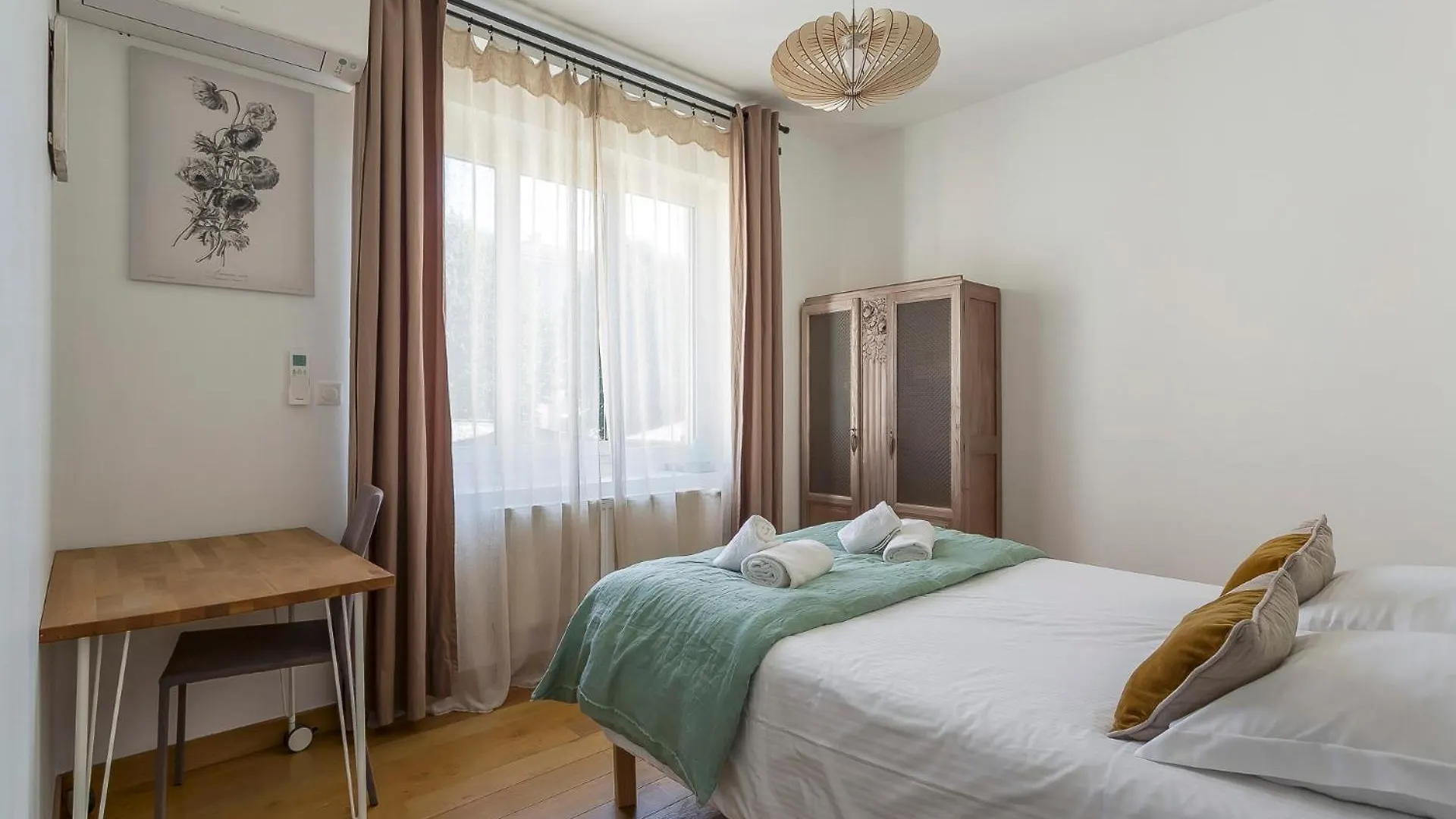 Maison Stella Villeurbanne 0*,